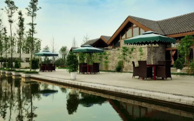 Xinjin Celebrity City Hotel