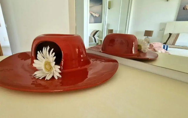 Spacious 3 bedroom apartment with seaview