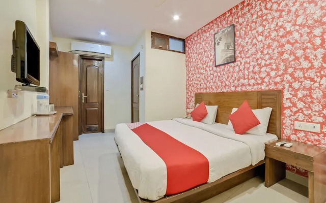 OYO 24437 Oxford Palace