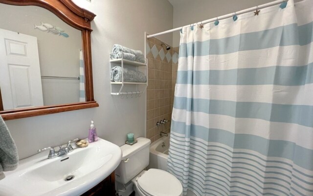 Sea-renity 3 Bedroom Home by Redawning