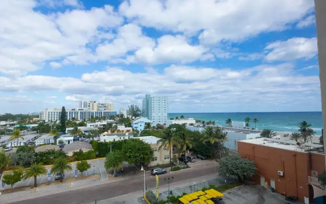 679 City View Hollywood Beach