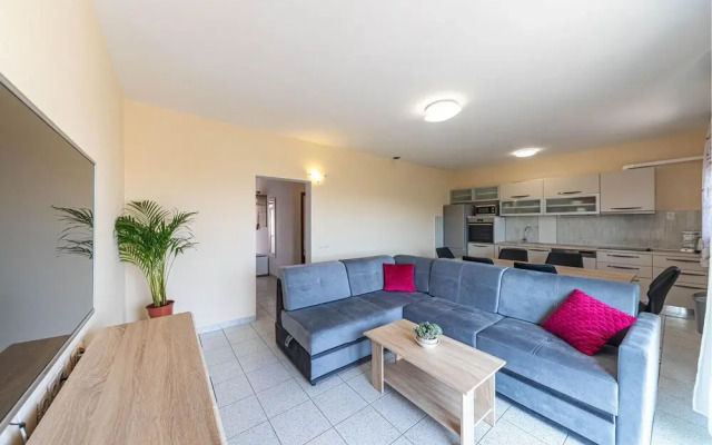 Beautiful Apartment in Kastel Sucurac With 3 Bedrooms and Wifi