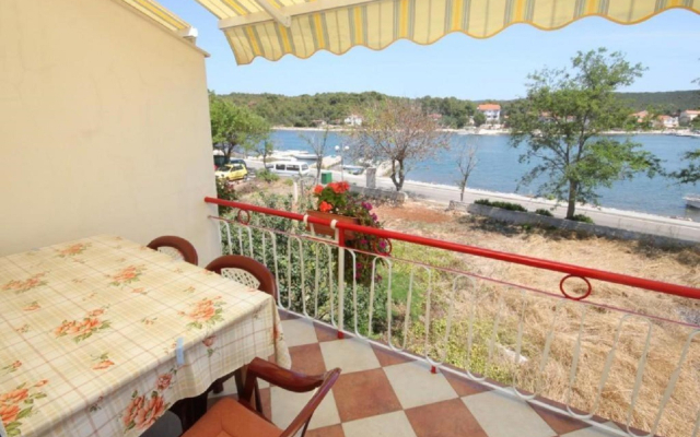 Apartment Zvone - at the water front: B2 Veli Rat, Island Dugi otok