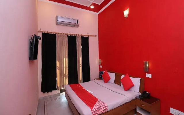 OYO 24340 Hotel Laxmi Palace