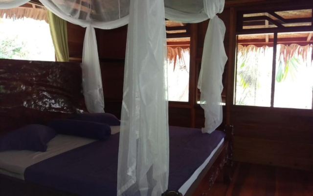 On The Rocks Bungalows, Restaurant and Jungle Trekking Tours - From May to September only stay here
