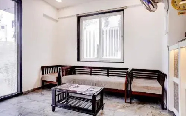 OYO Townhouse 092 Ashray Khairane Road