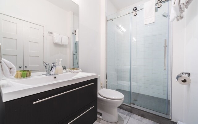 LikeAHotel-Ste Catherine/Downtown Montreal