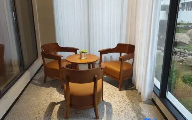 Xiaqing Canyon Creekside Homestay