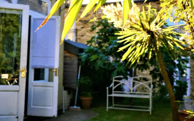 Kew Studios and Rooms
