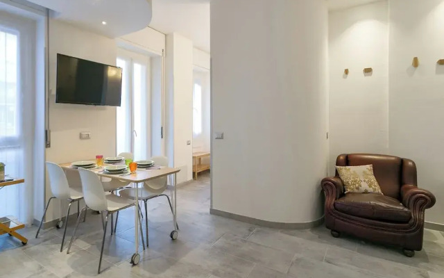 Modern Studio with Balcony in Milan