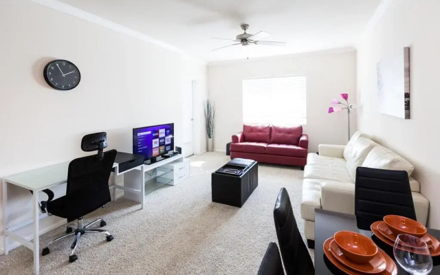 Heaven on Hollywood Boulevard Furnished Apartments