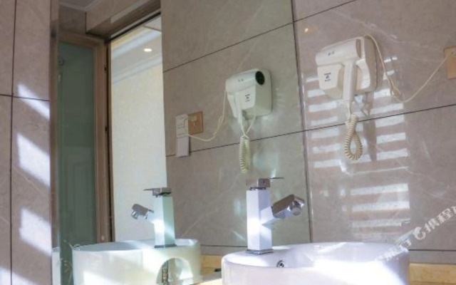 Zhaotong Jungui Hotel