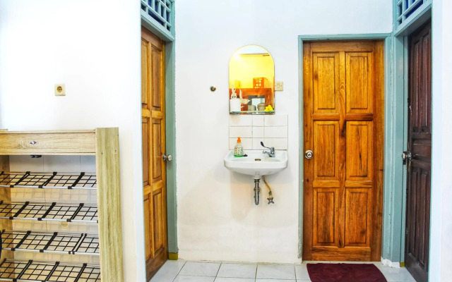 KJ Purple Gate House