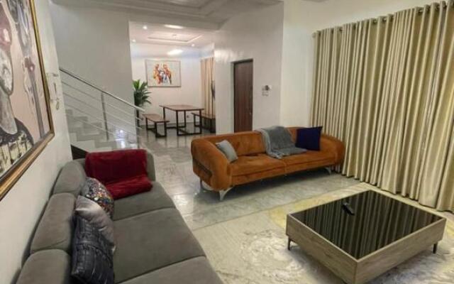 4 bedroom apartment available osapa