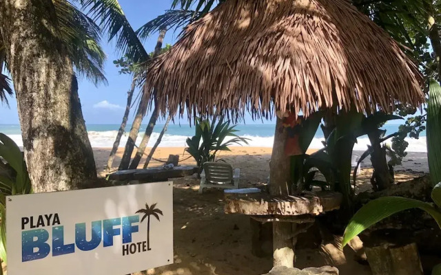 Playa Bluff Hotel