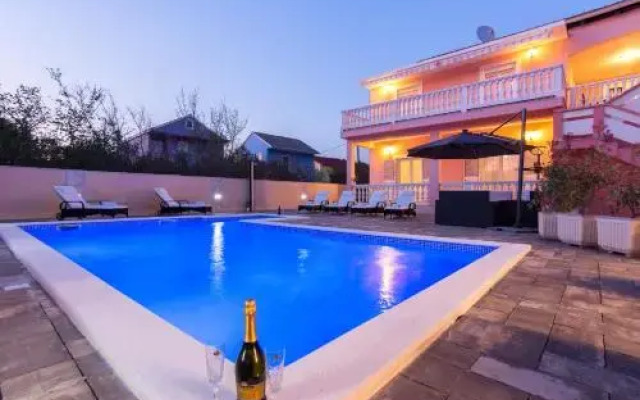 Six-Bedroom Holiday Home in Bibinje