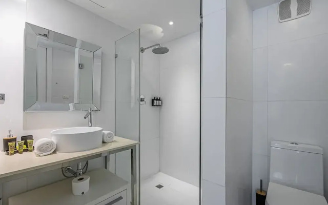 w Majestic 2BR w Perfect Balcony in YOO