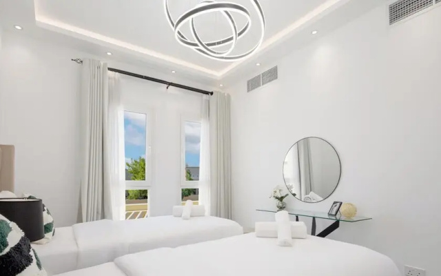 LUX The Serene Springs Villa 2