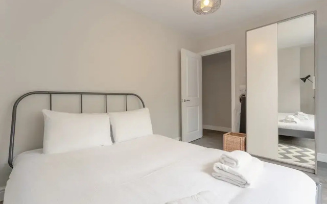 Spacious 1 Bedroom Flat With Garden