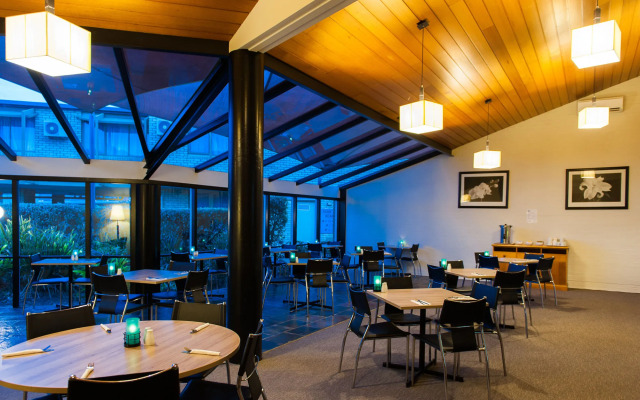 Mitchell on Main Motel & Apartments