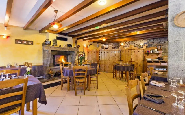 Logis Hotel L'auberge Du Bougnat