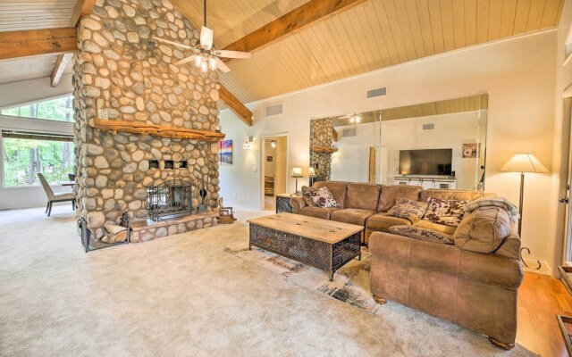 Wooded Yard, Gas Grill: Lush Pinetop Retreat