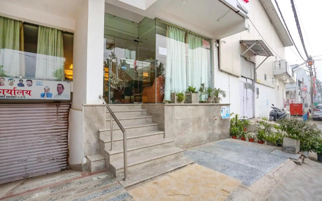 FabExpress Taj Home Stay