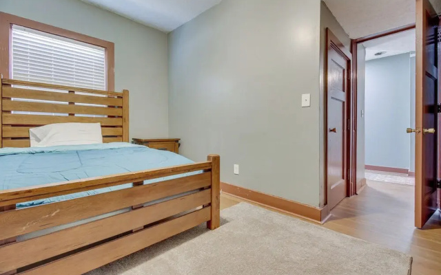 Jetted Tub: Dayton Condo, 2 Mi to Oregon District