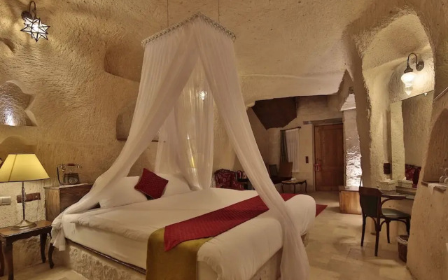 Romance Cave Suites