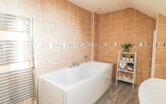 6D Clifton Drive