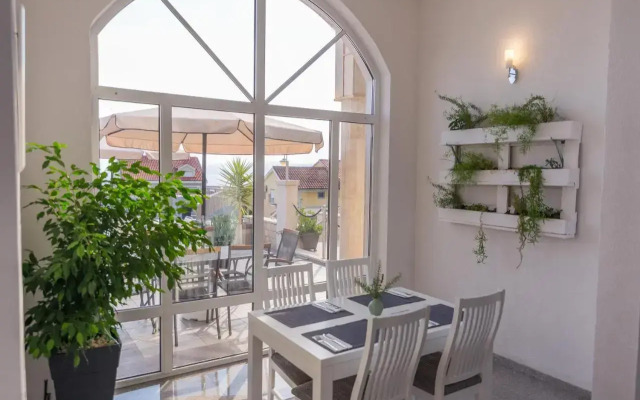White Stone Villa 43