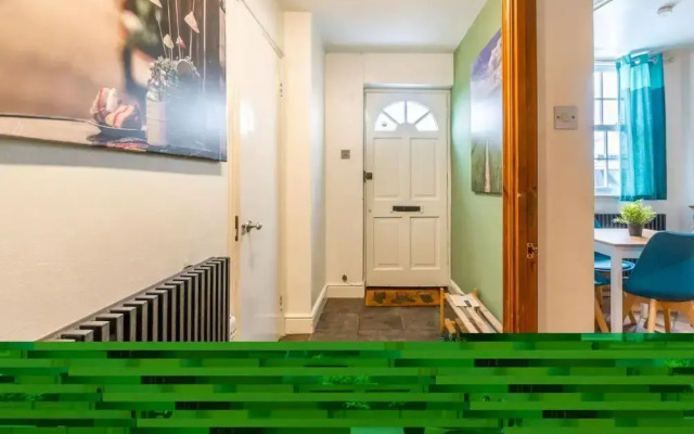 Pebble Mews House - Sleeps 6 to 8 Guests
