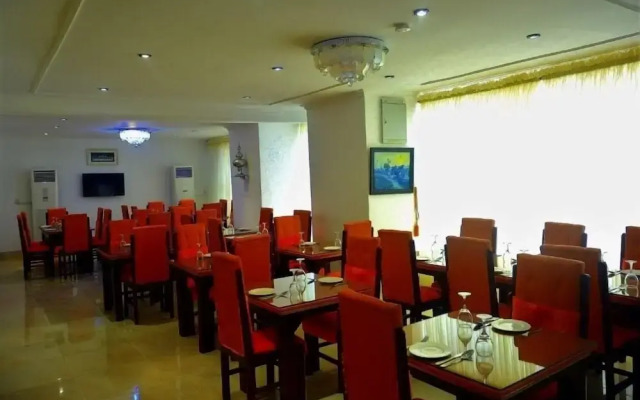 Springpark Yaad Hotel