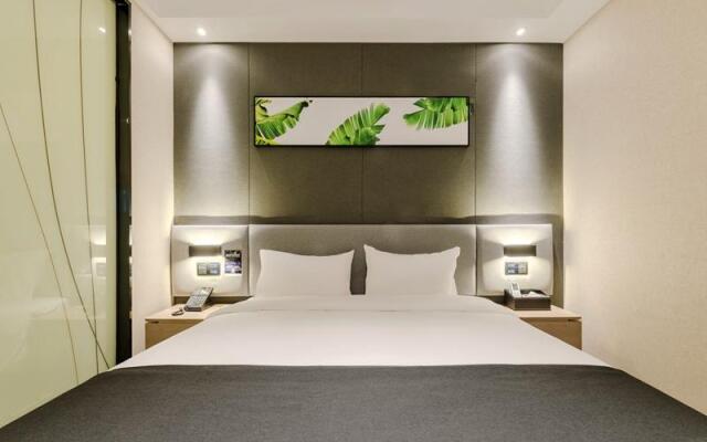 UP AND IN Hotel Henan Zhengzhou Guancheng District East High-speed Railway Station West Square