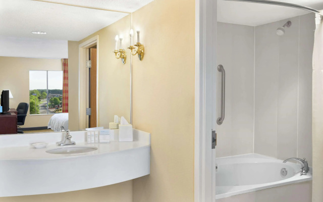 Hampton Inn Columbus-North