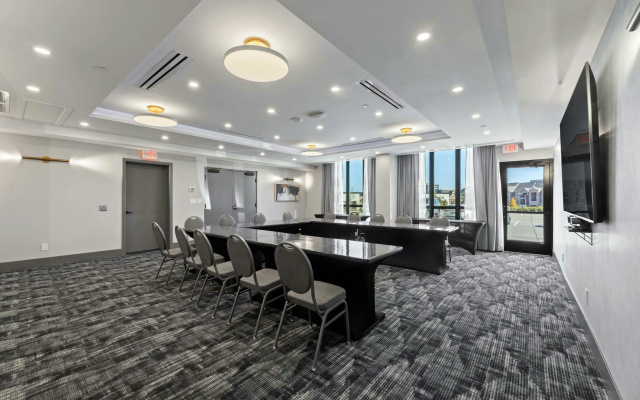 Sandman Signature Dallas Las Colinas Hotel & Suites