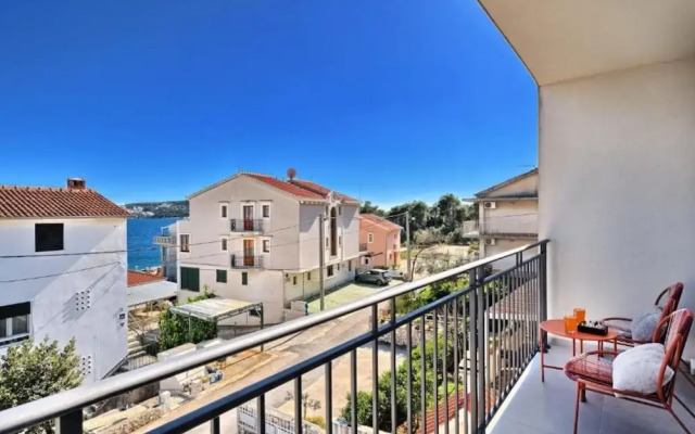 Apartment Aniva - 50 m From the sea