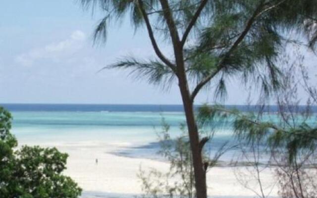 Jaribu Beach Hotel