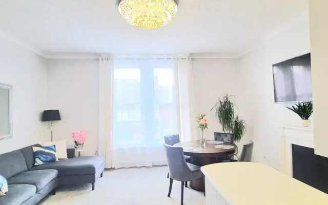 Spacious 3 bedroom flat near the sea