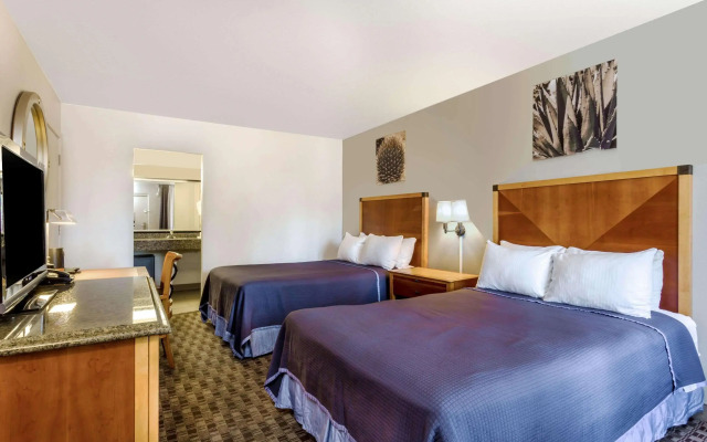 Howard Johnson by Wyndham Scottsdale Old Town