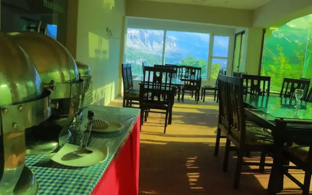 Hotel Hunza White House