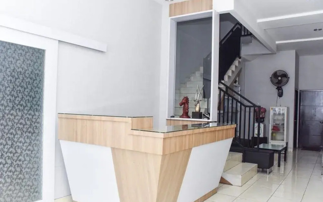 RedDoorz Syariah near Jalan Somba Opu