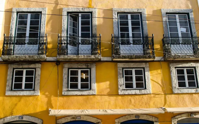 Locals Hostel & Suites