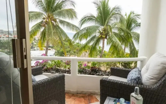 Ocean Front Penthouse Pool Sleeps 8 People