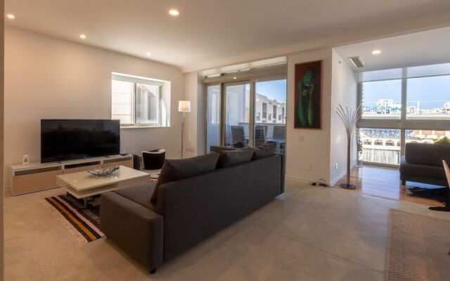 Modern-luxury in Tigne Point w Pool, Best Location