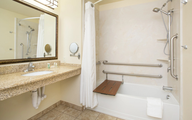 Holiday Inn Express & Suites Trinidad by IHG