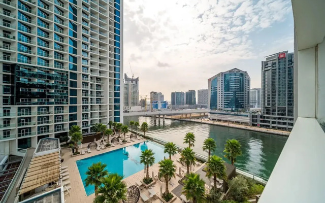 Eloquent Cozy Studio with Incredible Canal Views