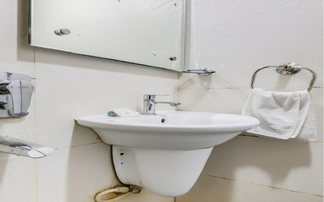 FabHotel Leela Grand Inn