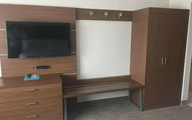 Holiday Inn Express & Suites Brenham South by IHG