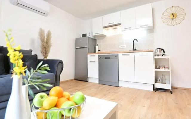 Apartment D & Studio L